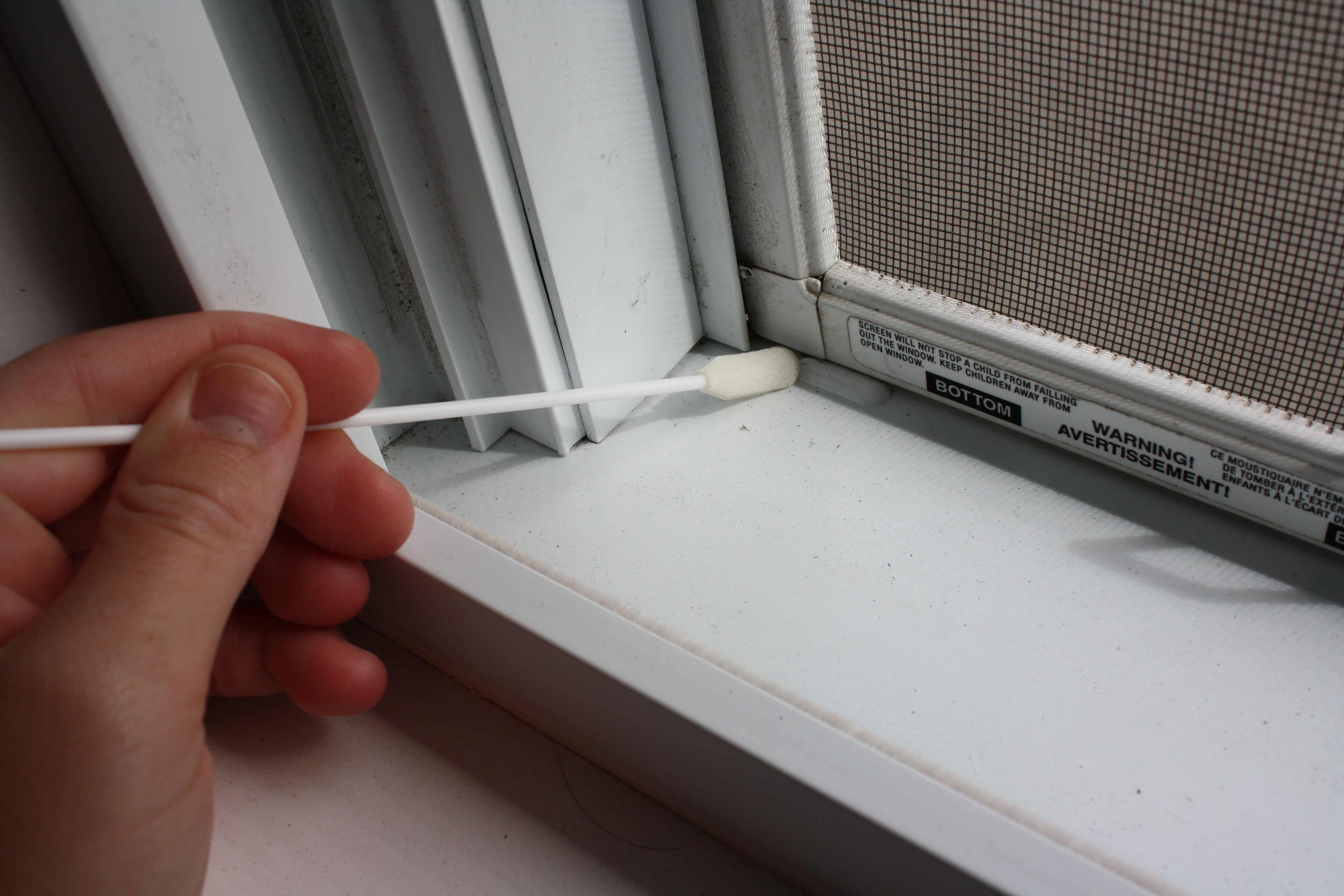 How to Clean Your Window Sill with the 71.4515.1 swab | Swab-its